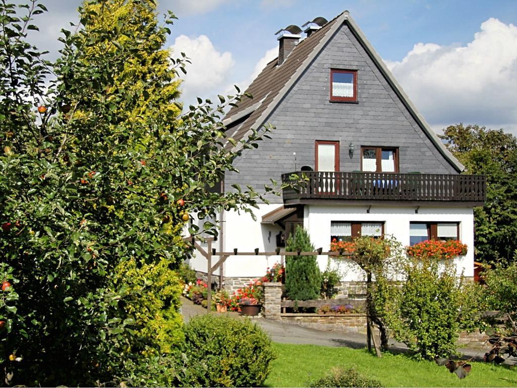 Apartment In Langewiese Sauerland With Garden Winterberg Exteriör bild